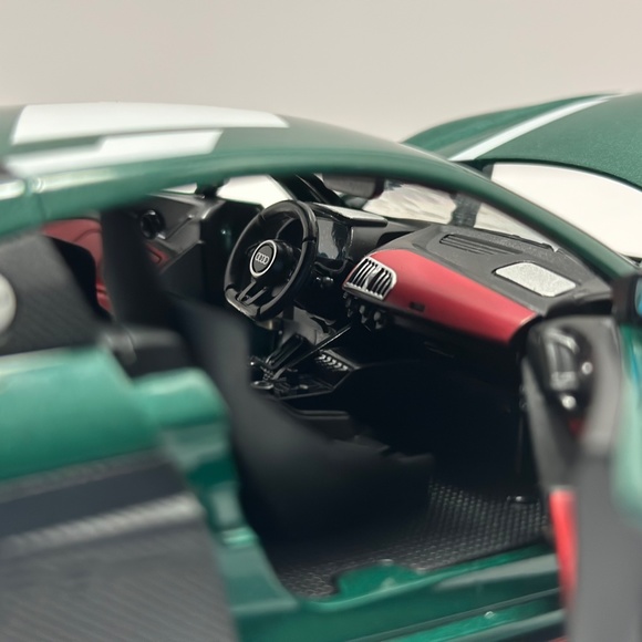 1/24 AUDI R8 V10 PLUS Supercar Metal Diecast Alloy HEADLIGHT AND REAR Green - Picture 8 of 9